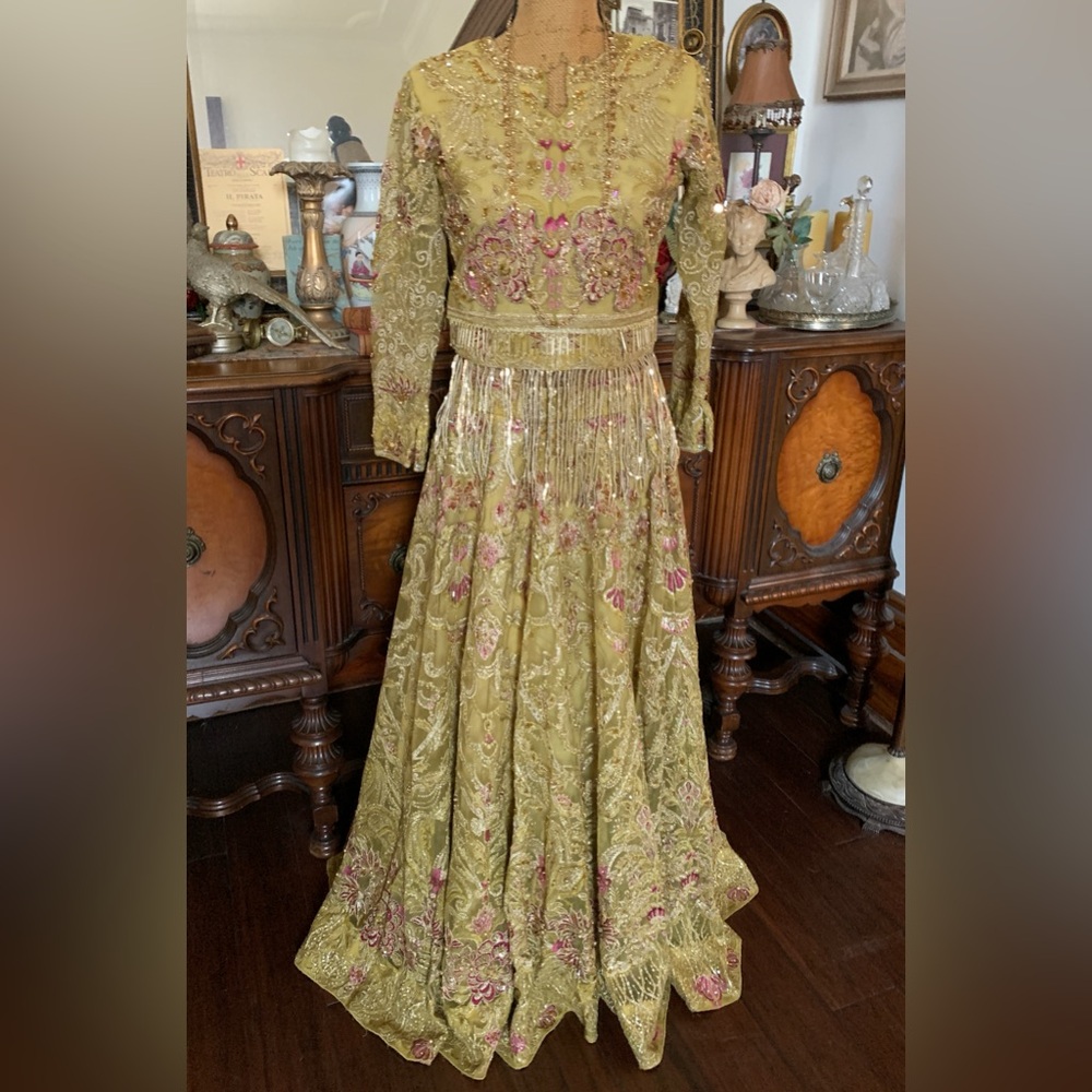 Vintage Exotic Romance Pakistani Indian Bridal Wedding Prom Gown & Shawl Set